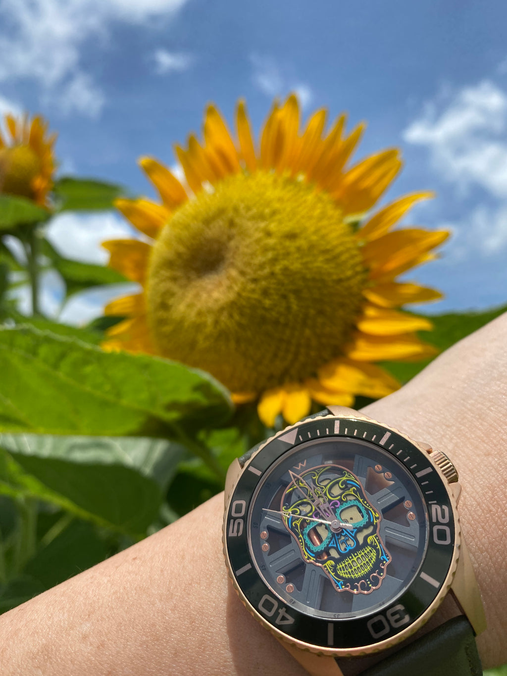 Hallow SKULL face watch - Rose Gold  / Green